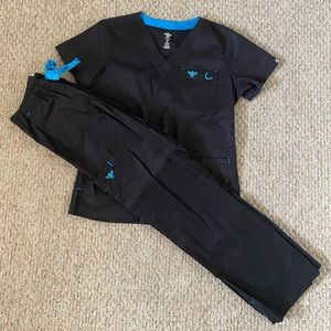 Med Couture E-Z Flex scrub set